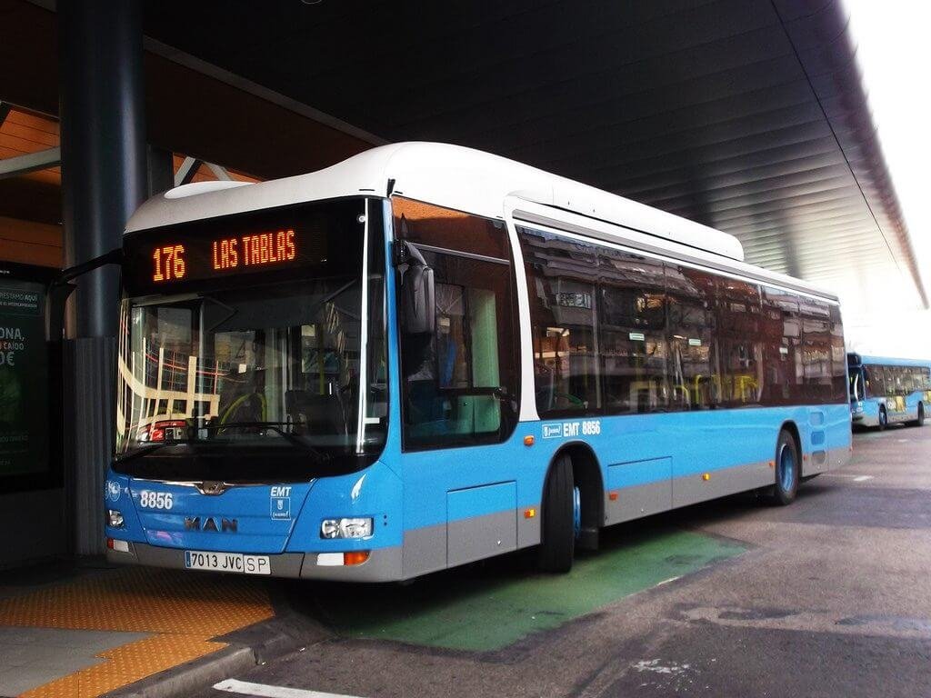 caída en el autobús
